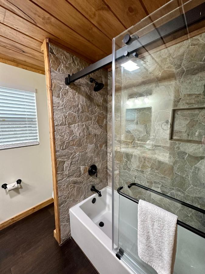 Creekfront Lodge: Brand New! Pigeon Forge Extérieur photo