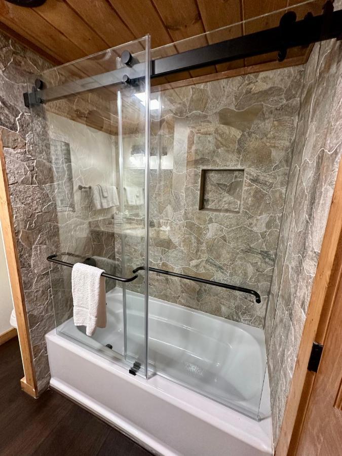 Creekfront Lodge: Brand New! Pigeon Forge Extérieur photo