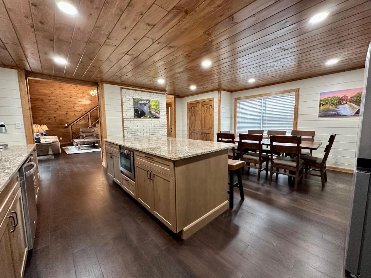 Creekfront Lodge: Brand New! Pigeon Forge Extérieur photo