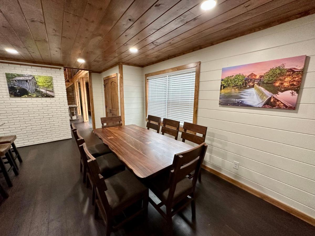 Creekfront Lodge: Brand New! Pigeon Forge Extérieur photo